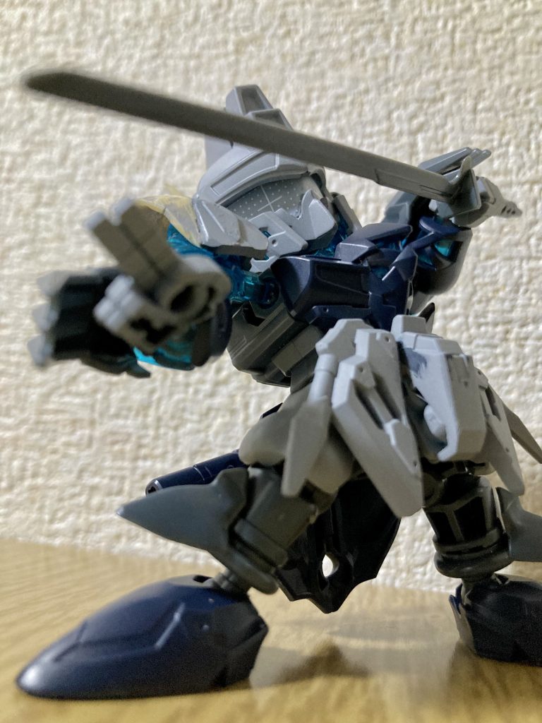 アニメ本編中、全話通してほぼ唯一の台詞シーン「旗印は…桔梗紋!」第7話での明智殿ご謀叛報告のポージングを再現出来るよう、ボールデンアームアームズを仕込んで可動範囲を改修しています。