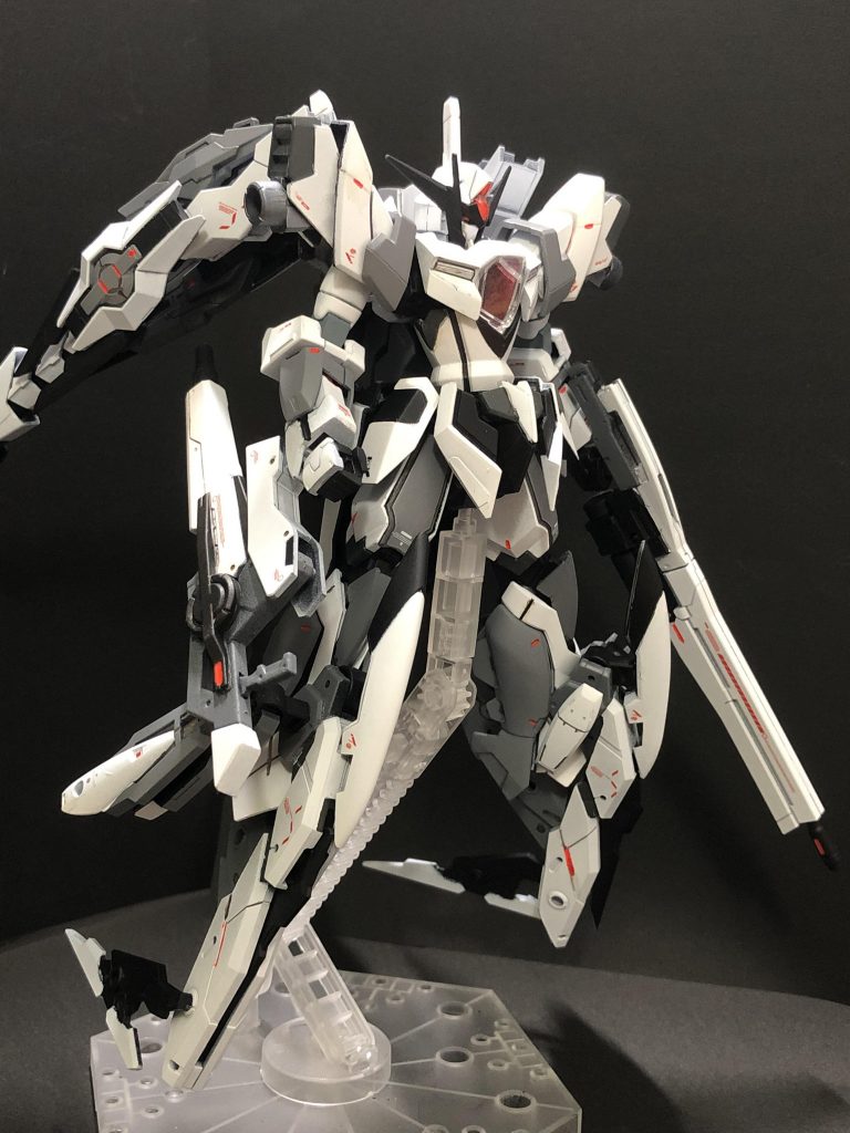 エンジニア、アラン・アダムスがリボーンズガンダムを改修し設計した、リバーシブルガンダム。オールマイティな機体を求めたため、中長距離に重きを置くこのプランは設計のみにとどまった。という脳内設定のもと作成しました。