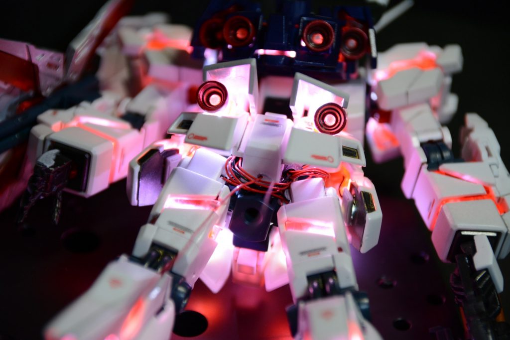 スカート下 バニヤーも光ってますね。線だらけですが。