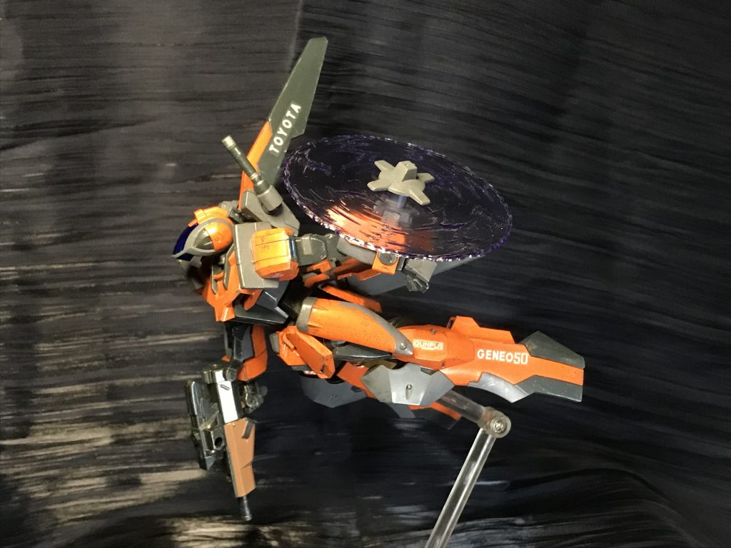 宇宙世紀や様々な時代が過ぎ去った後のいつかどこかの時代。中古のモビルスーツやジャンク品、コピー品が多く出回っておりお金を出せば何か作れますっていうクロスボーンガンダムダスト(未読ですが)みたいな世界観です。