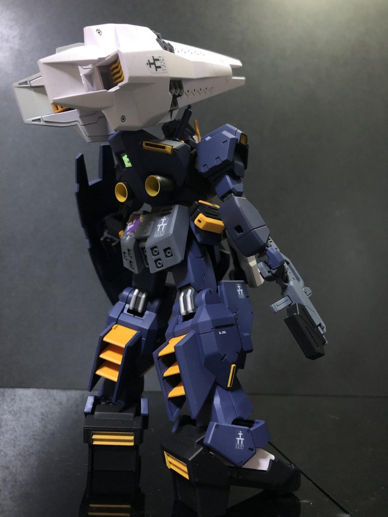 デカールが特徴的な分、センサー部以外は付属のマーキングシールを使用、段差が目立ってしまいました。