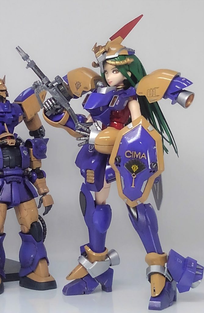 パーツの付け替えでMS少女になれます。サザビークラスはデカいのでういにんぐふみなと合体させても大きさ的に違和感が無いので楽ですね。ただシーマ様は髪が長いので、ういにんぐふみなのギミックが使えなかったため、首と体にボディーパーツをかぶせるようにするのが、めんどくさかったです。