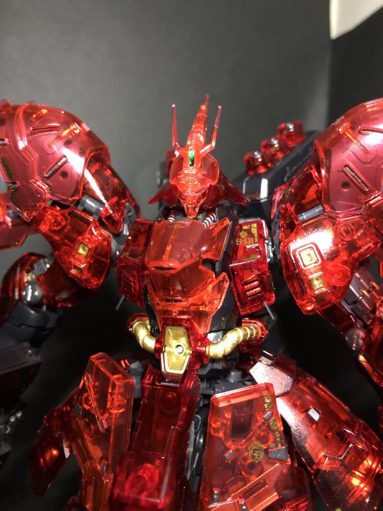 メッキデカール、部分塗装してます。