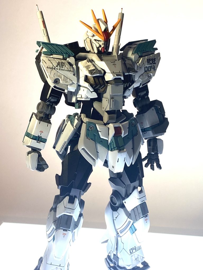 コクピット装甲はプラ板で作成しました太もも装甲は30MMを使用しました。お手軽にディテールアップ出来ました。上腕の装甲は陸戦型ジムを使用しました。