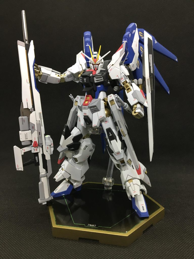 今回はある意味で【我流ストフリ】ということで、HGキットをベースにしつつ、部分的にRG系のパーツも取り込んであります。