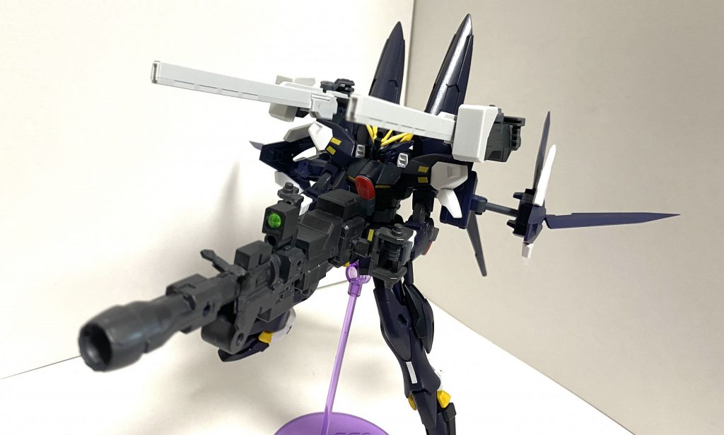 フルインパクト・ブラックホールキャノン! ダブルグラビトンライフルはアーム可動で上部に起こし、前方へ砲身を向けさせます