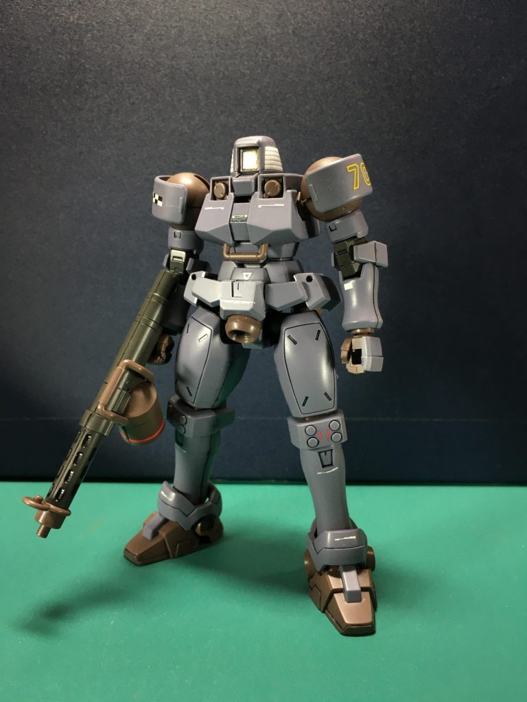 　ベースキットであるリーオーの部品はすべてそろっているのでノーマルのリーオーにもできます。左肩のナンバーは「706」にしました。