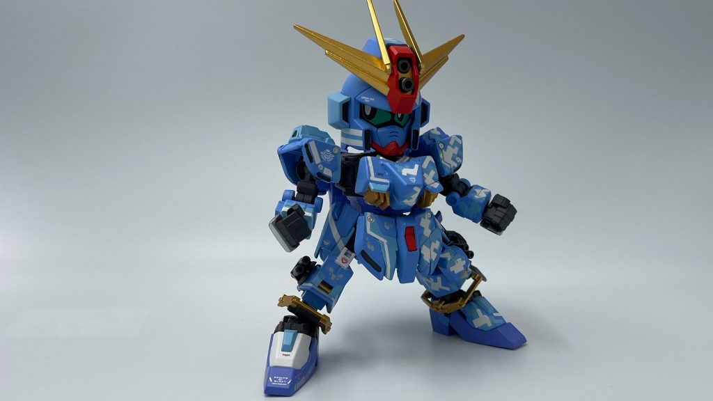 通常形態平常時の基本的な形態『YM装甲』と呼ばれるアーマーを装着している。塗り分けはガイアノーツの、ミクホワイト、雪ミクヘアブルー、雪ミクボディブルーを使用し、吹く→乾燥→マスキングを繰り返し塗装しましたそう『YM装甲』とは、『Yuki Miku装甲』の略なのですw