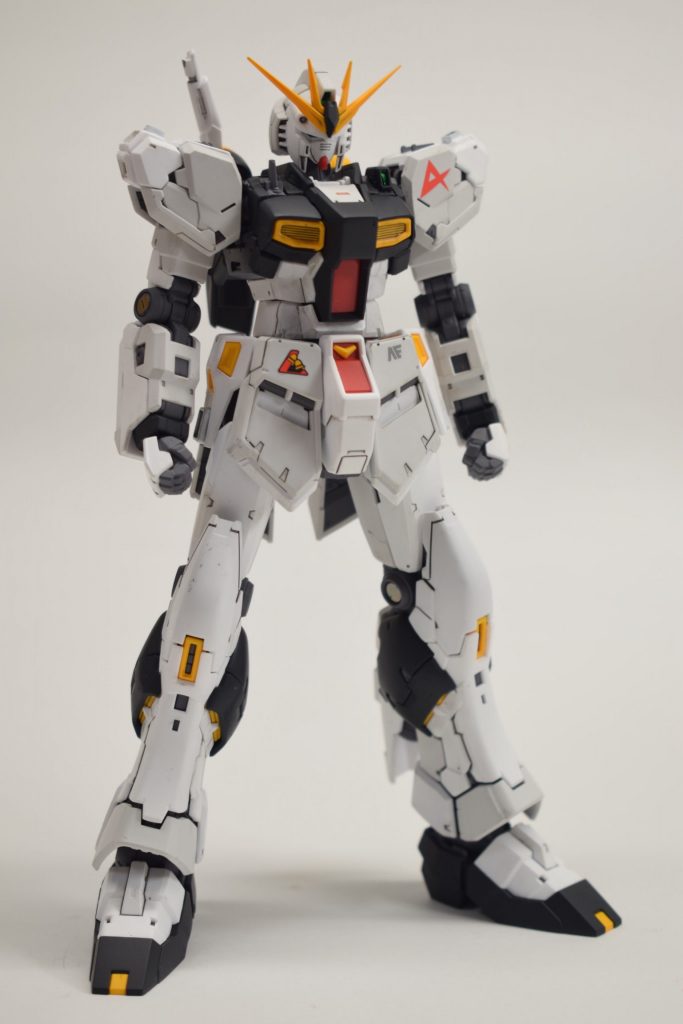 本体正面。今回も全塗装してます。仮組み→サフレス塗装→デカール貼り→トップコート→リアリスティックデカール貼り　という工程で完成させました。全身各所にダクトパーツを追加してます。