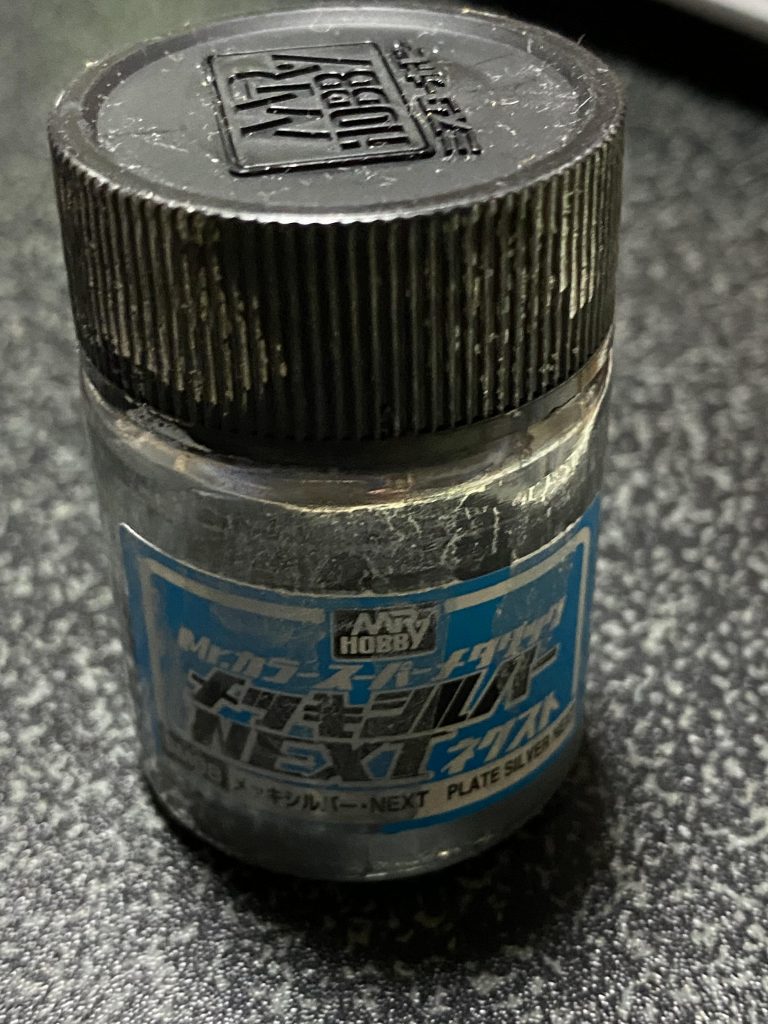 アイアン・ネイルの塗装に使いましたメッキシルバーNEXT 。