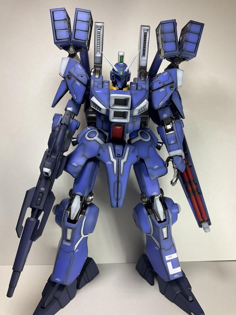 正面ラスボス感がたまんないですでもラスボスじゃなかったはず…シールド裏のタンク(?)的な部分の塗り分けが地味にお気に入り