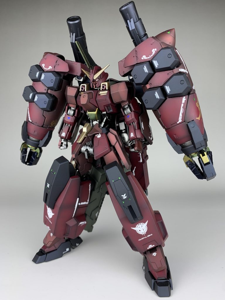 まずは素立ちからエイハブリアクター×2とGNドライヴ×3の有り余る出力を存分に生かしたパワフルな機体に見えるよう、機体の大型化のバランス取りにはかなり苦労しました😅