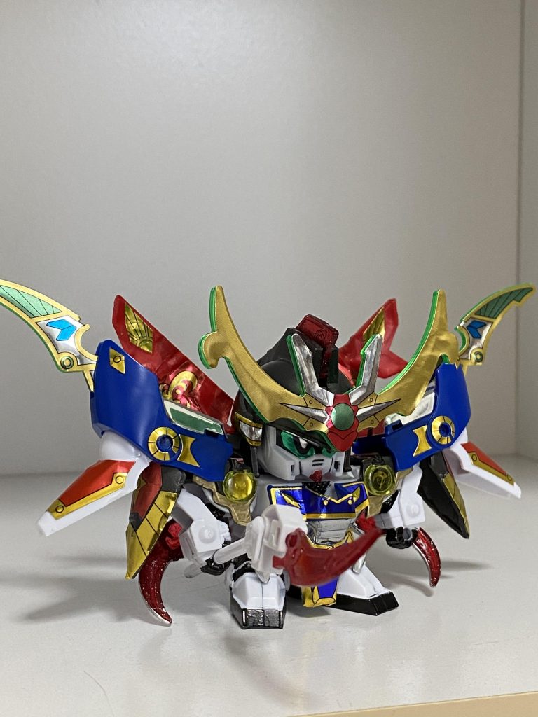 プラモウォーズの主人公、創勇斗の復帰作で砕牙、天零、獣破の3体のいい所を組み合わせたガンプラです。