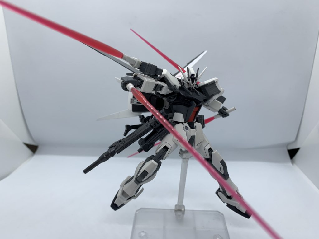 発展したバッテリー技術によって4本のサーベル同時展開も可能です。絶対いらないよ…こんなに