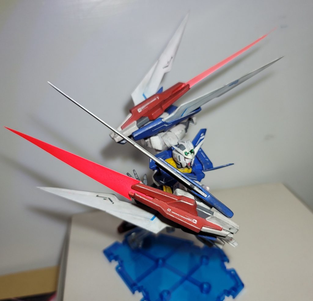 ビームソードを展開してぐるぐるする図ビームソードでのポージングは、ボディの殆どが隠されるから意外と難しい