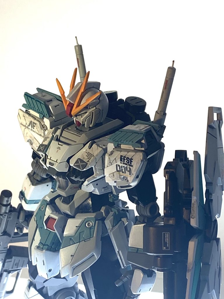 ガトリングと盾はHGユニコーンガンダムの物を使用しました。