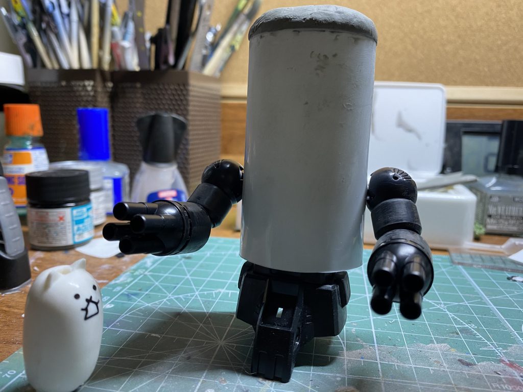 そこからまたプラ板とパテで形を整えつつ