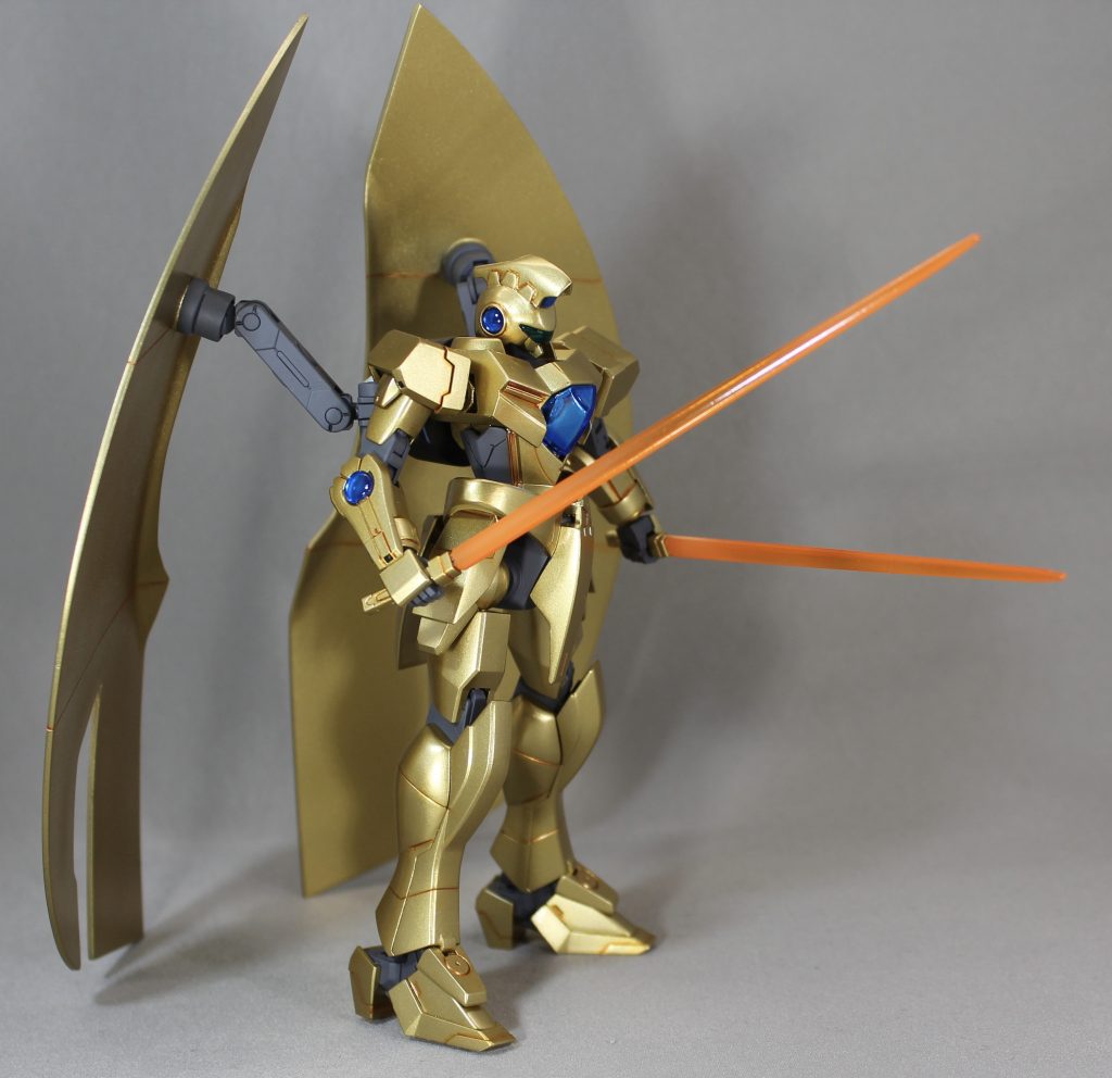 サーベルはグリップをアカツキから流用。刃はいい大きさのものが無いので、余りまくってた1/100オーバーフラッグのものを削って用意しました