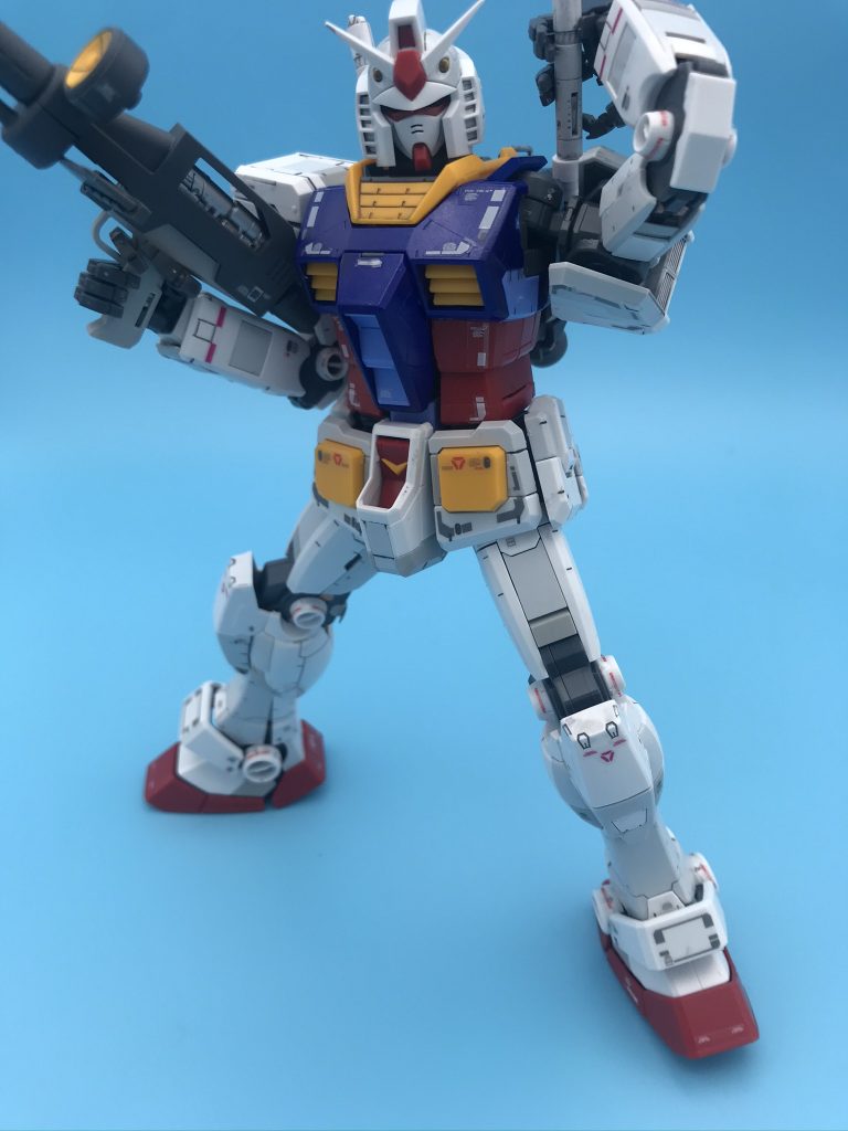 墨入れとトップコート、チラ見えするフレームに一部シルバー部分塗装。胸部のディープブルーのみラッカー塗装。