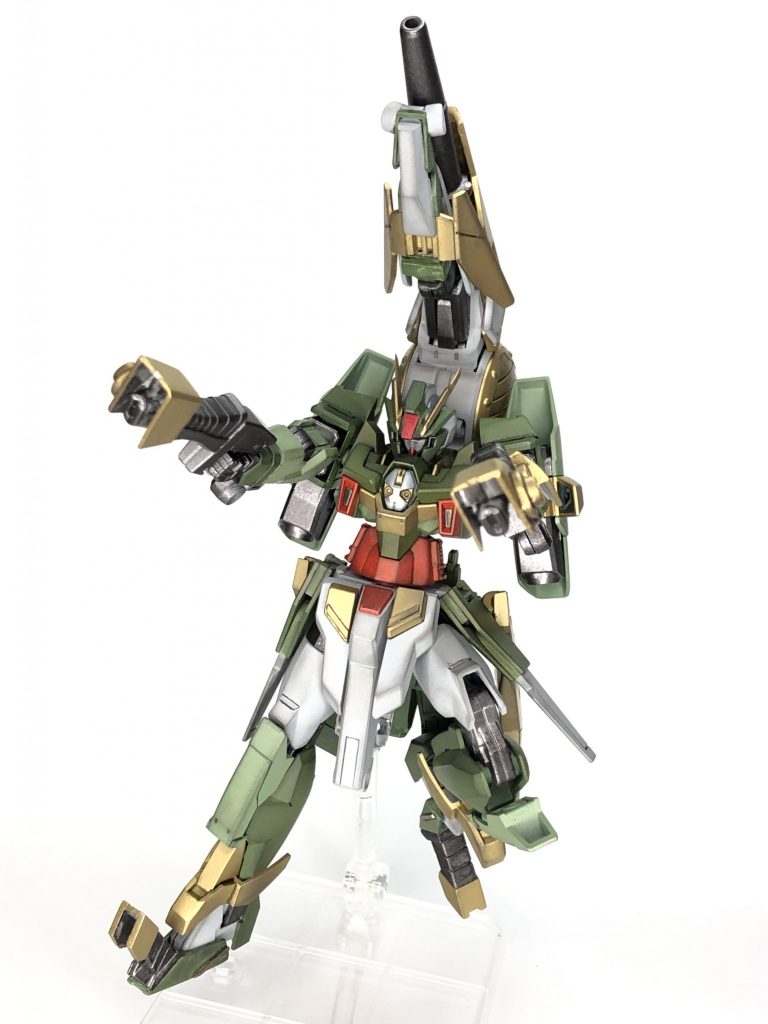 ▲ツインドッズガン射程が短い代わりに、取り回しが良く連射が可能な装備。二丁を連結させることで高出力モードへ切り替えが可能。▷ネオジム磁石を二丁に仕込んでおり着脱できます。未使用時・格闘戦の時はリアスカートにマウントします。