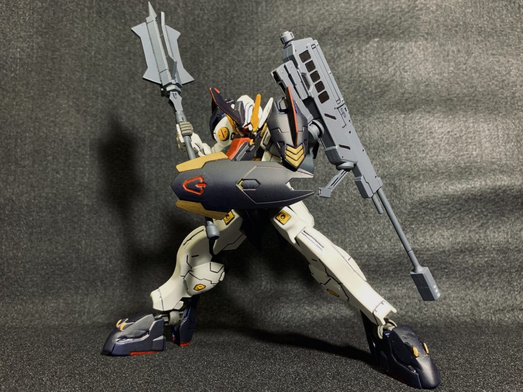 シールド左腕部に装備されているシールド。軽量かつ強固なものを採用されている。