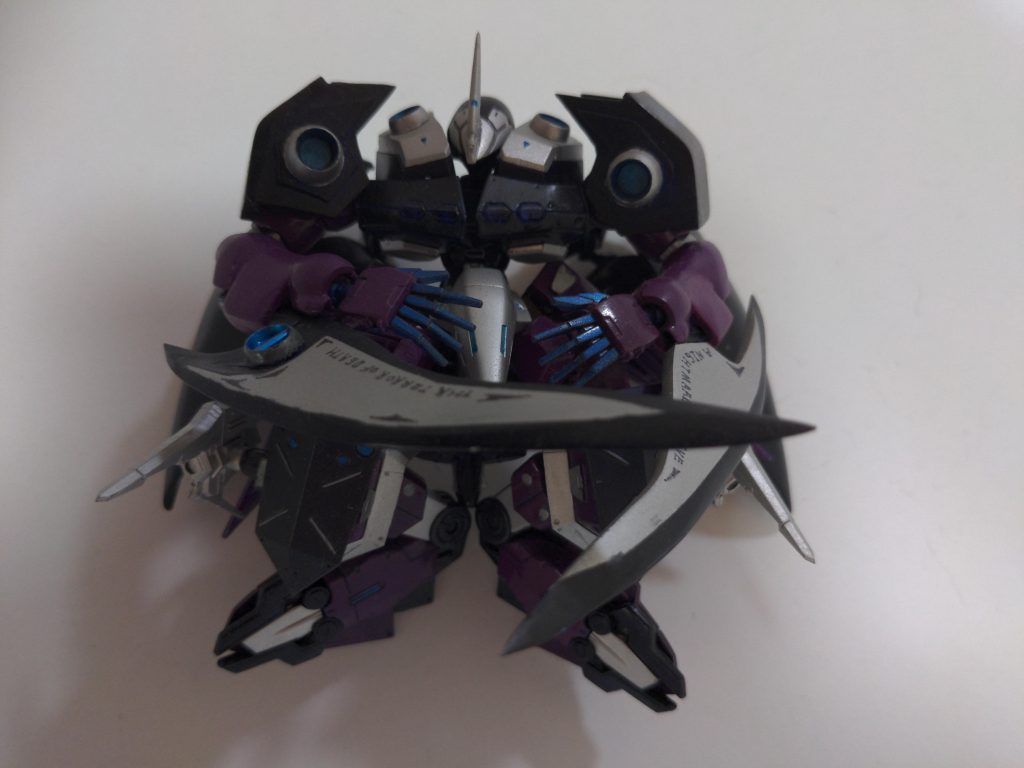 胸部と脚部と羽を畳むと少しずんぐりむっくりにみえるかな？w