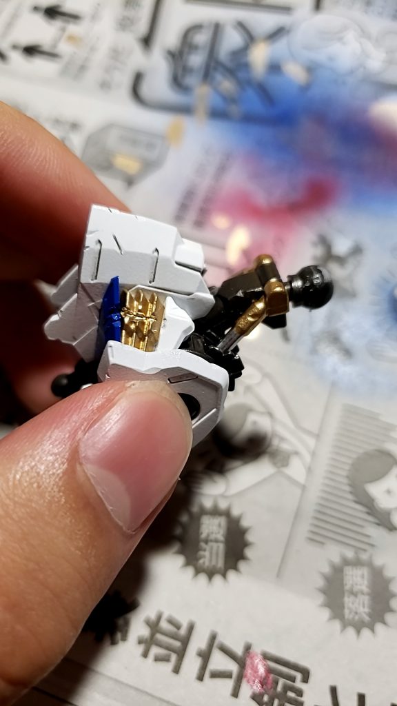 シリンダーはMr hobbyのスーパーリッチゴールドと、ガンダムマーカーのメッキシルバーで筆塗りです。これやっておいて正解でした。