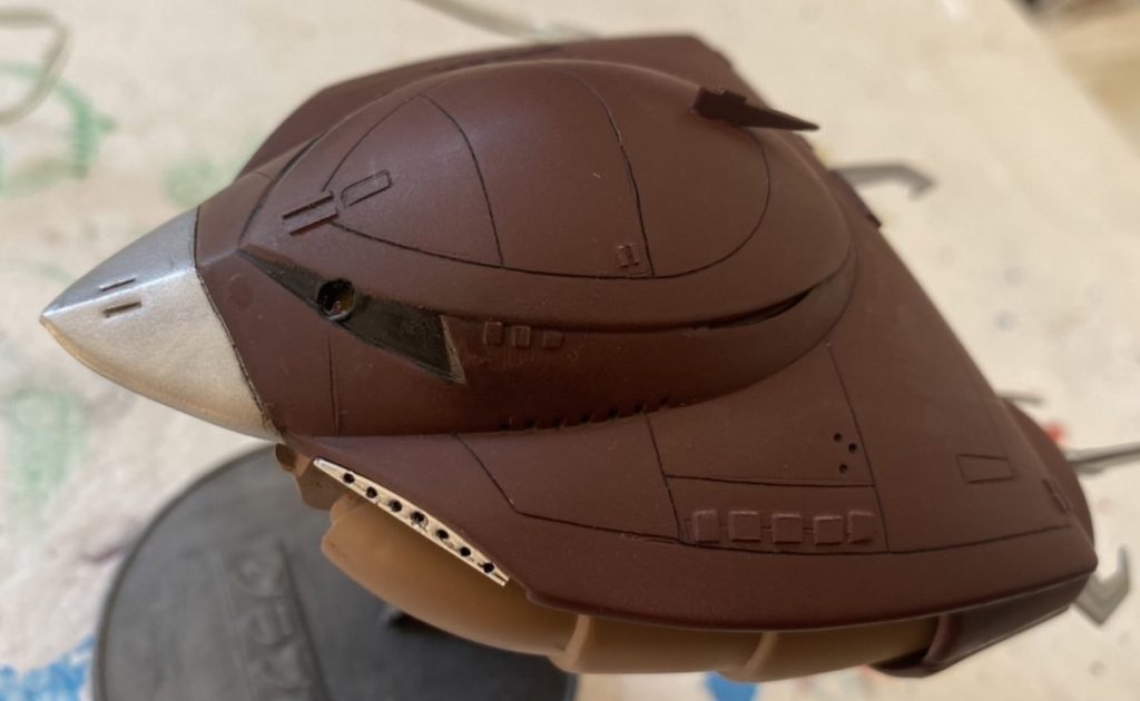 目に穴開けて…