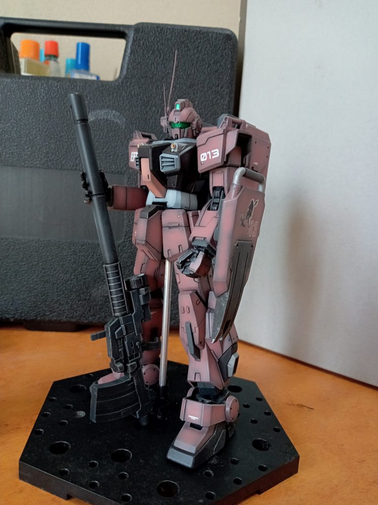 武器はベースのウエポンセット黒フサからドライブラシとウェザリングマスターで汚すだけの手抜き工事