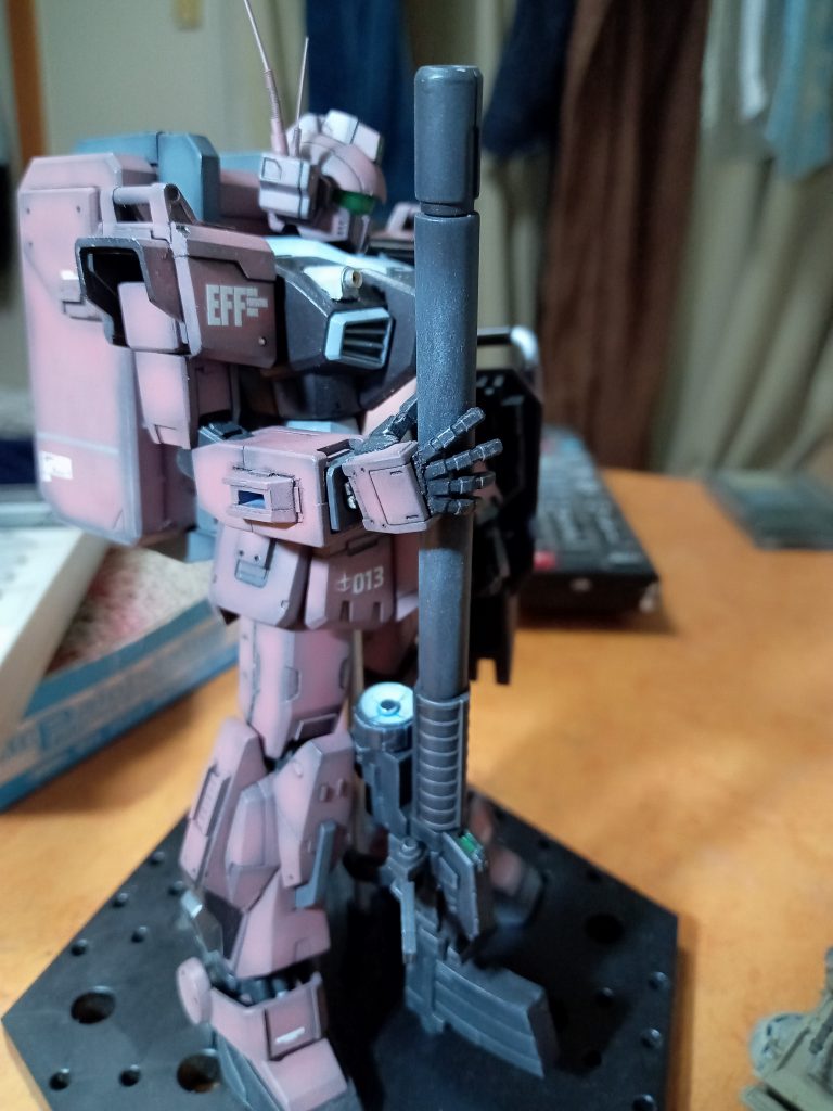 平手の改修　指の付け根を切断して角度調整して持たせてます又、マグネットで武器を安定させてますビルダーパーツのハンドを使用