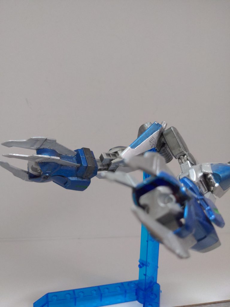 ちなみに上下に分かれて活動可能。コックピットはそれぞれにあります。ただしGNドライブは上部にのみあります。