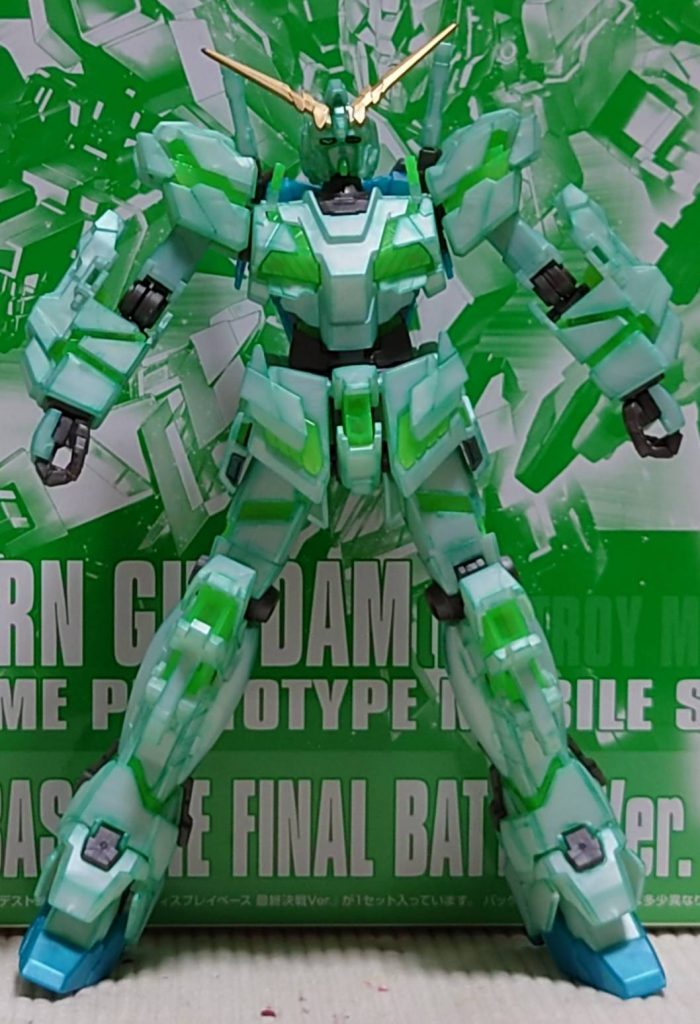 トップコート後に、ドライブラシでエッジを強調したので、仮組と同じポーズで比較写真撮りました。