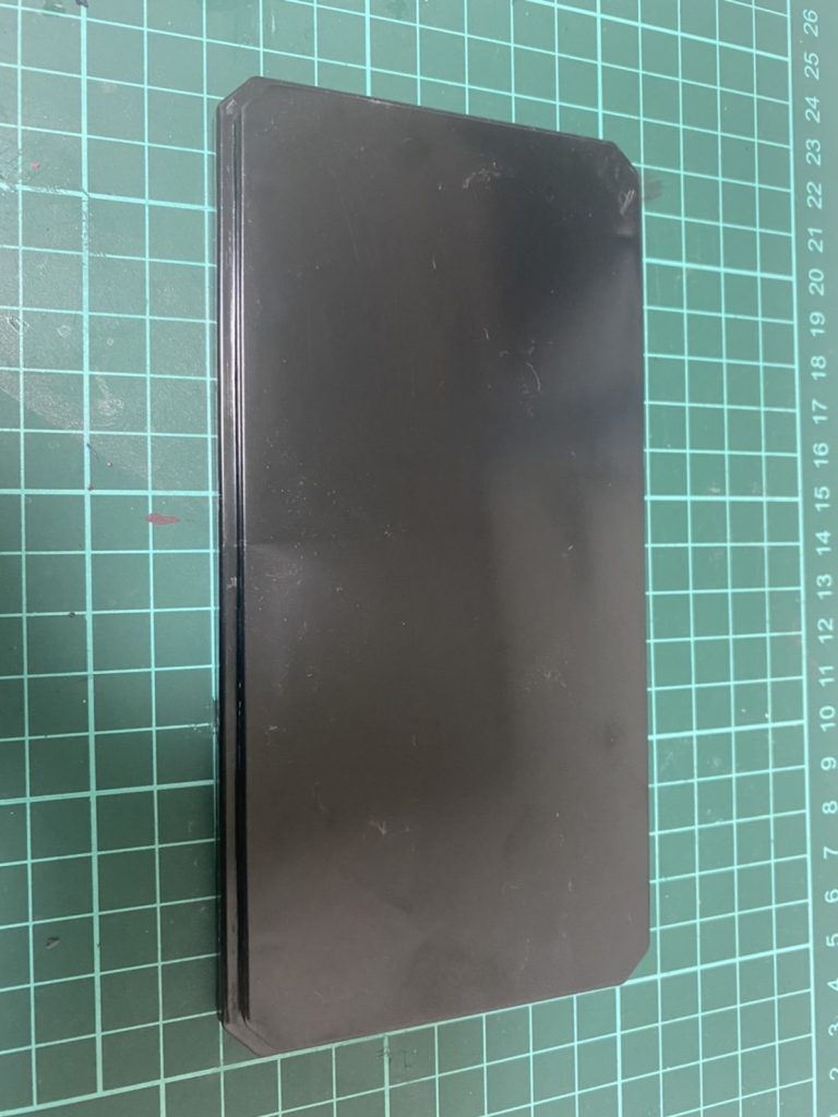 百均のクリアケースの台座を使い…