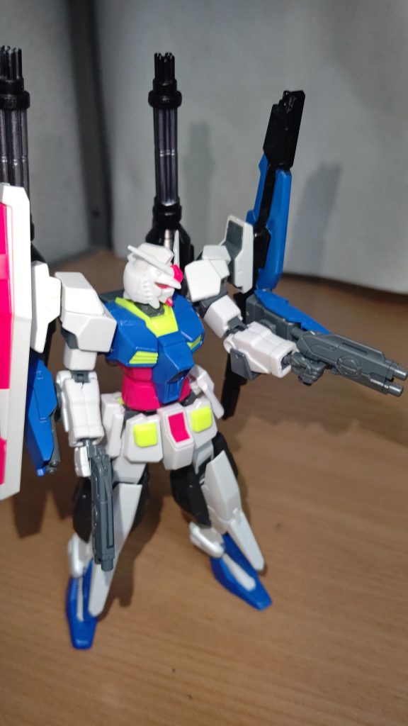 ツインビームガン&椀部ビームライフル近距離での戦闘用の武装。それぞれガードフレームとエアマスターバーストより流用 