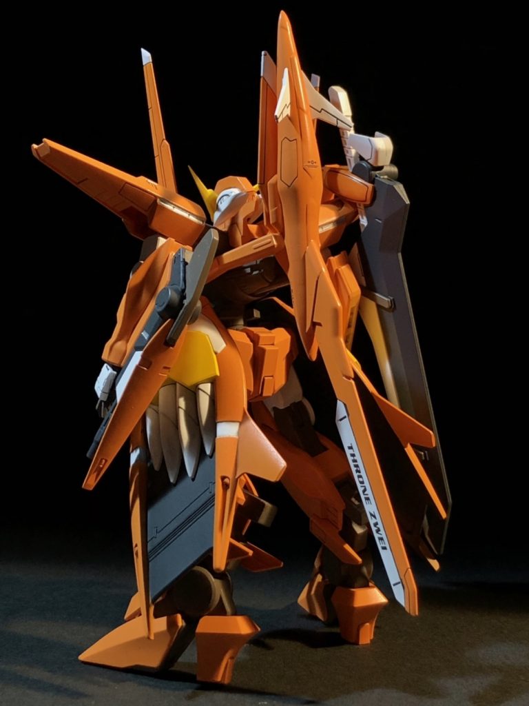 テールスタビライザーに貼ったデカールがアクセントです。