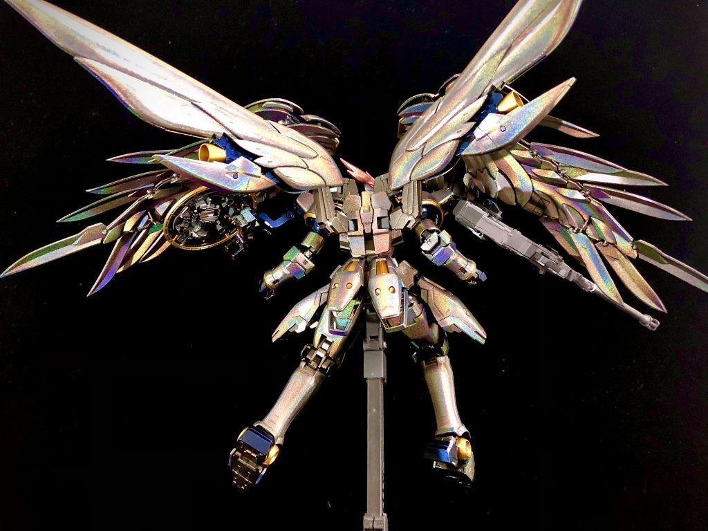 リア側。曲面の反射が美しいです。