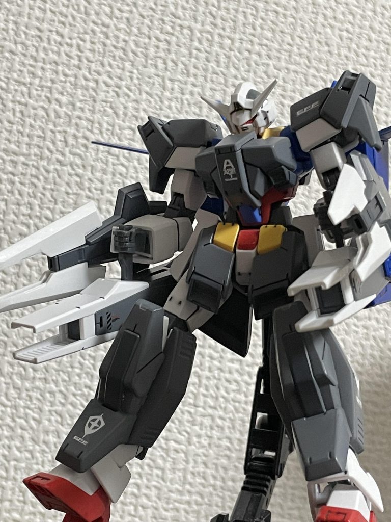 『喰らえ！フルバースト！！』リンクスのサポートを受けながらもアレクスはフルグランサを乗りこなし敵機を撃墜していく、前線は押しあがっていきアレクス達の戦況は優勢に進んでいたはずだった…しかし、コロニー内部に潜入したスパイ達がこの制圧作戦のために用意していたドラドのコロニー制圧部隊が動き出し駐留していたコロニー防衛部隊をあっという間に殲滅しコロニー内部を制圧を完了してしまう。『お兄ちゃん、コロニーから敵のシグナルが急速に接近中！間違いない、この前のゼダスだよっ！！』背後からの敵部隊と前方からの敵部隊に挟まれた形になりアレクスは後方に向かいゼハーナの駆るゼダスKと戦闘になる。『このフルグランサでなら負けない！！』