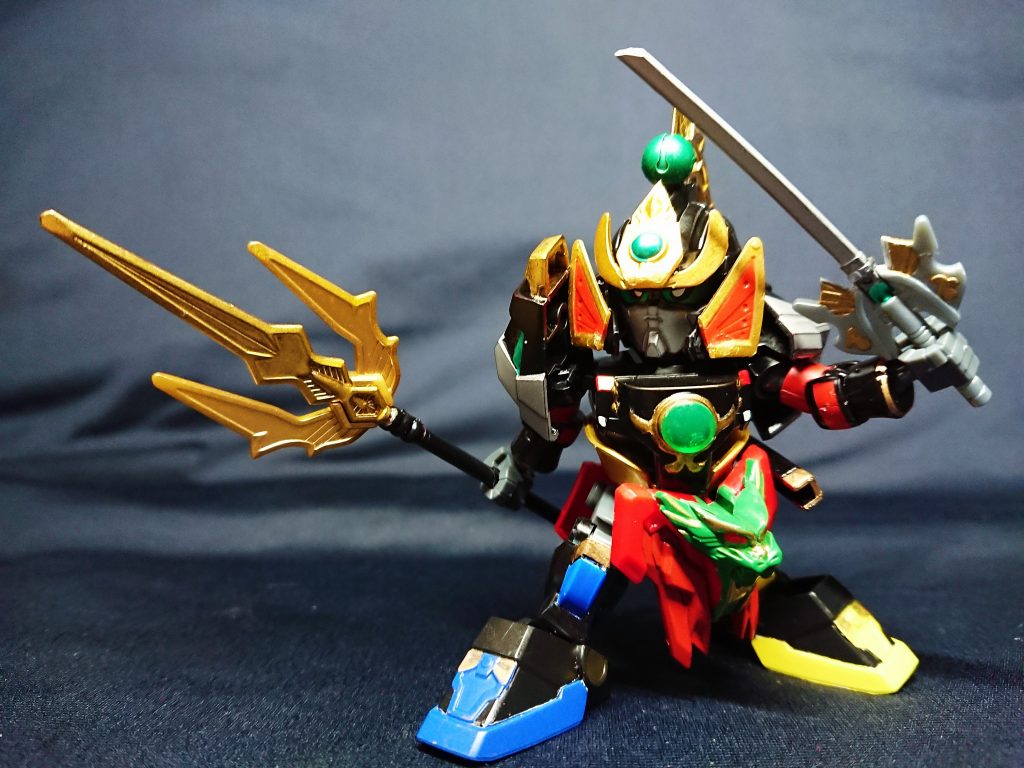 ダイジャベリンと大王剣をイメージした武器を持ちます。肩の都合上、可動域は少しだけ抑え気味。天空気殿にはなれないので、後の制作予定スーパー合体では亀型&虎型ガンダムに騎乗予定です。