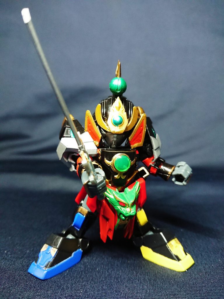 今作はダイレンジャーから大連王をモチーフにしたガンダムです。過去のキングダムワールドの武将としました。大連王のベースとなる龍星王が孫悟空モチーフなので、三蔵や悟空と絡めた人物設定にしています。