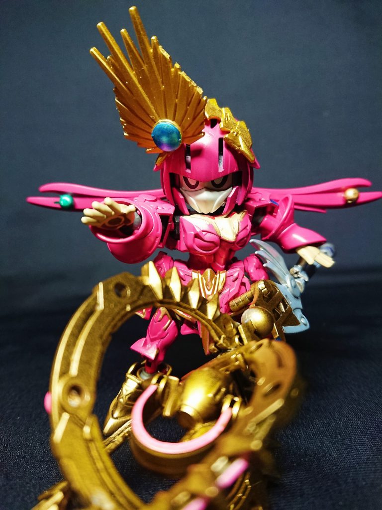 今回のロマサガンダムは魔術の女神、ヴァッハ神です。世界を創造した十二星神の一人で、魔術の女神とされている女神です。女神と言っても神に癖のあるサガシリーズなため、人間とも敵対します。