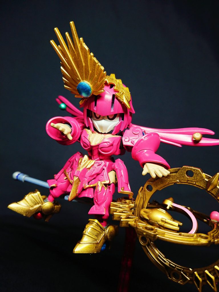 もちろん乗れます。というかこっちがデフォルトスタイル。武器側のピンと股下の接続穴での3mm接続です。