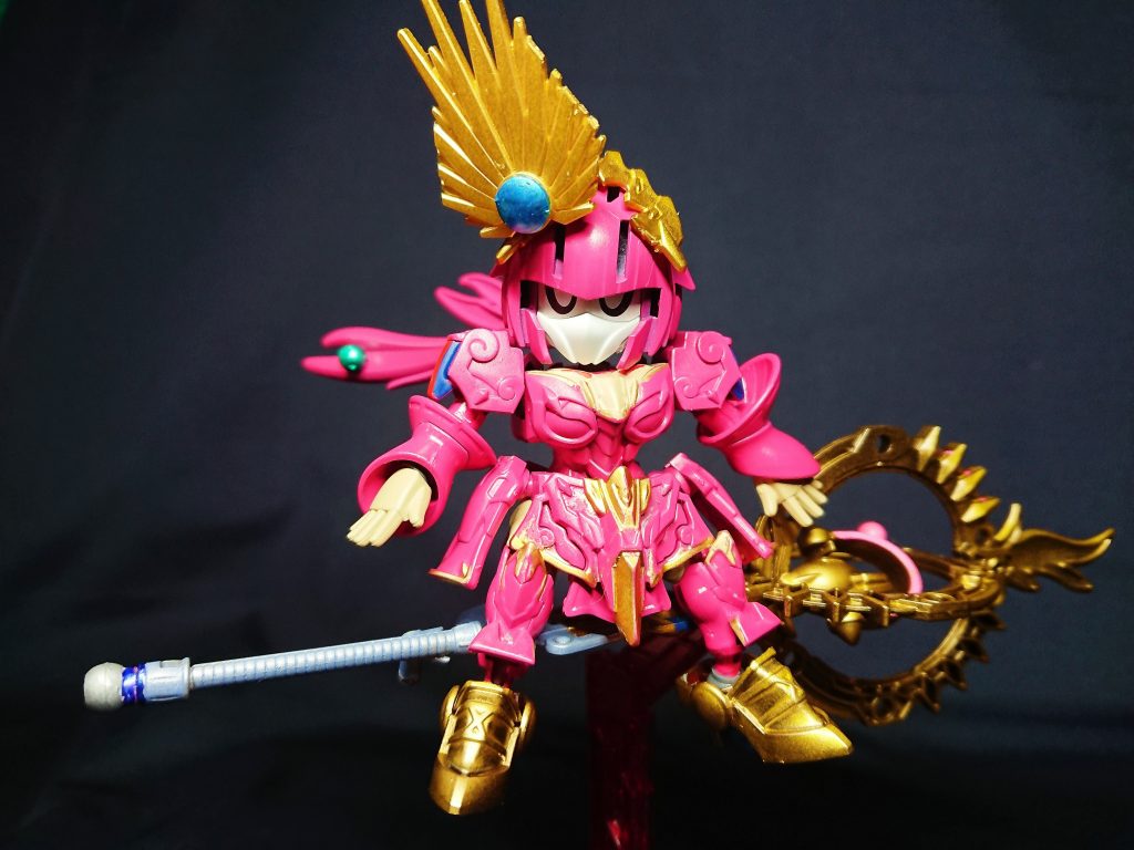 座らせる格好ですが、SD体型のため足は組めません。武器のおかげでかなりデカく感じます。ゲームには全員登場しませんが、十二星神は巨大な武器、多腕、馬頭のように特徴あるキャラクターばかりなので、全員制作してみたくなりました。