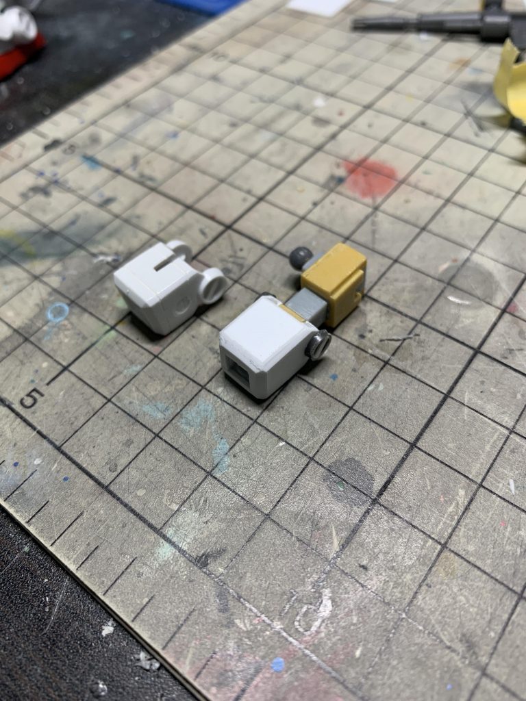 新しいSDクロスシルエットから持ってくるのももったいないのでプラ板とプラ棒で作成しました