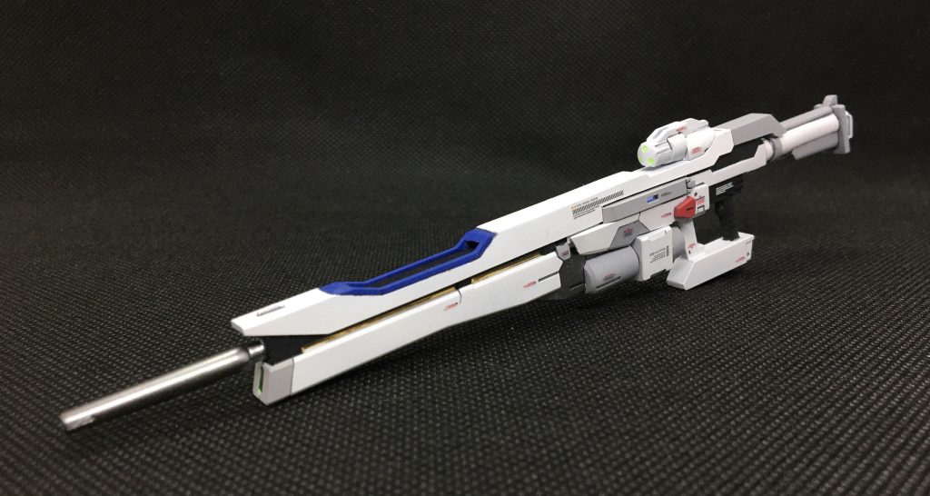 【ナグルファルビームカノン】と名付けた大型ビームライフルは、様々なガンプラのパーツを繋ぎ合わせて作成。主に、HG系のジンクス、ジオ、シーマゲルググ、BD2号機、レギンレイズなど。