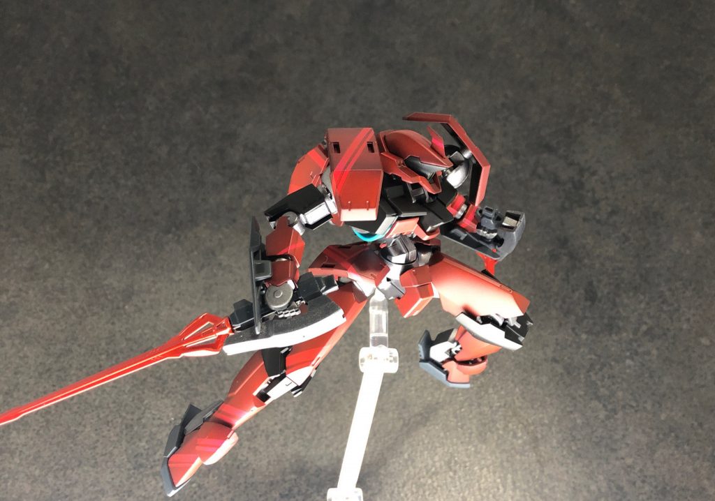 そのため、オリジナルの装備としてレギンレイズのガンドレッドを改造したガンドレッドレイピアがある。また、実体剣の反対側にはビールサーベルが搭載されており、戦術の幅を広げている。