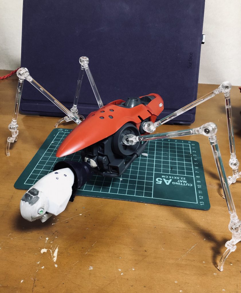 胴体のベースはREナイチンゲールのパーツを使用上から盛りに盛ったので、原形がほぼ無くなってますが…