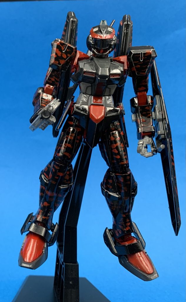 今回は赤と黒の二色の迷彩で塗装しました。大きさがバラバラで迷彩っぽさが出ていたらいいなと思います。