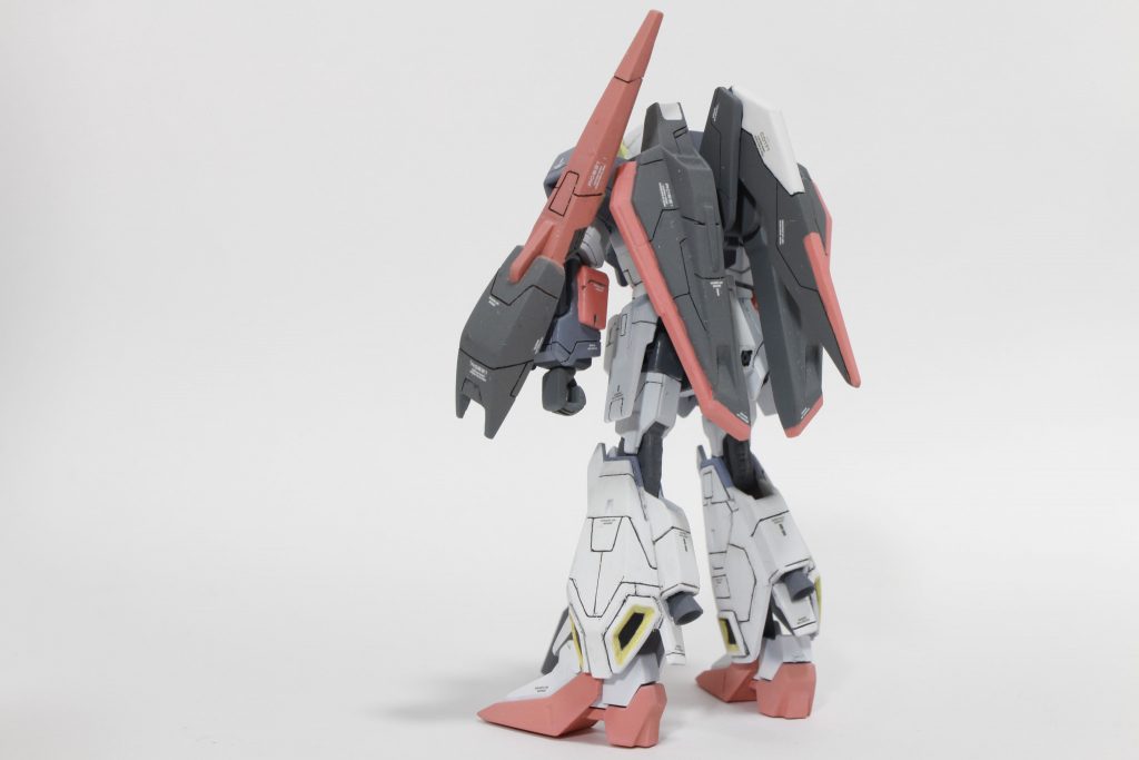 背面です。なかなかプロポーションが良いので、特に変更はしていません。