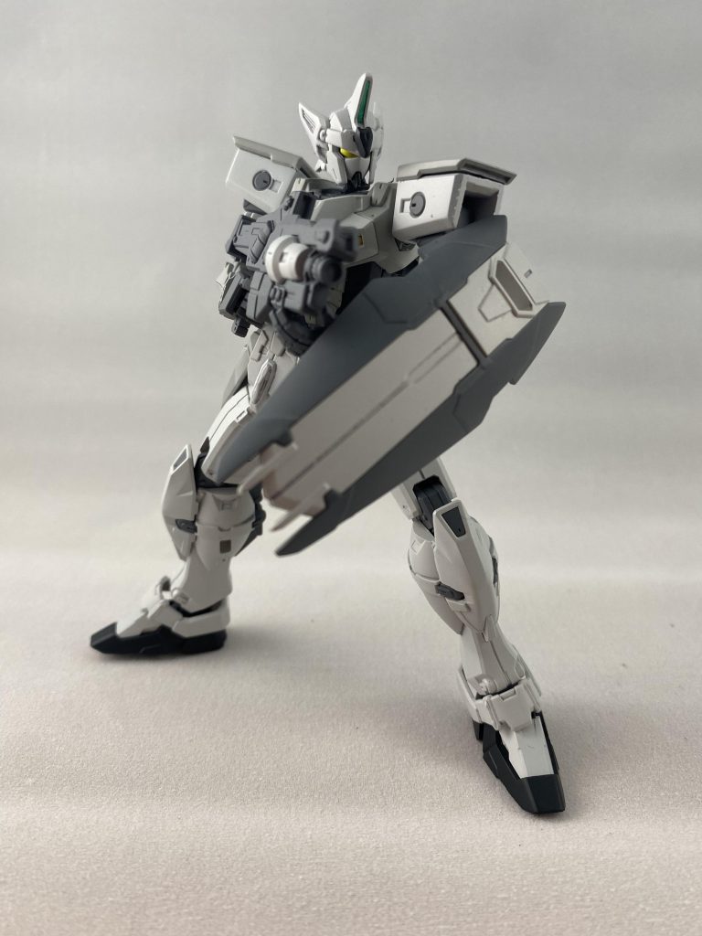 ライフルとシールドは設定になかったので、ジェナスのものを縮めてショート化して弱そうにしています。