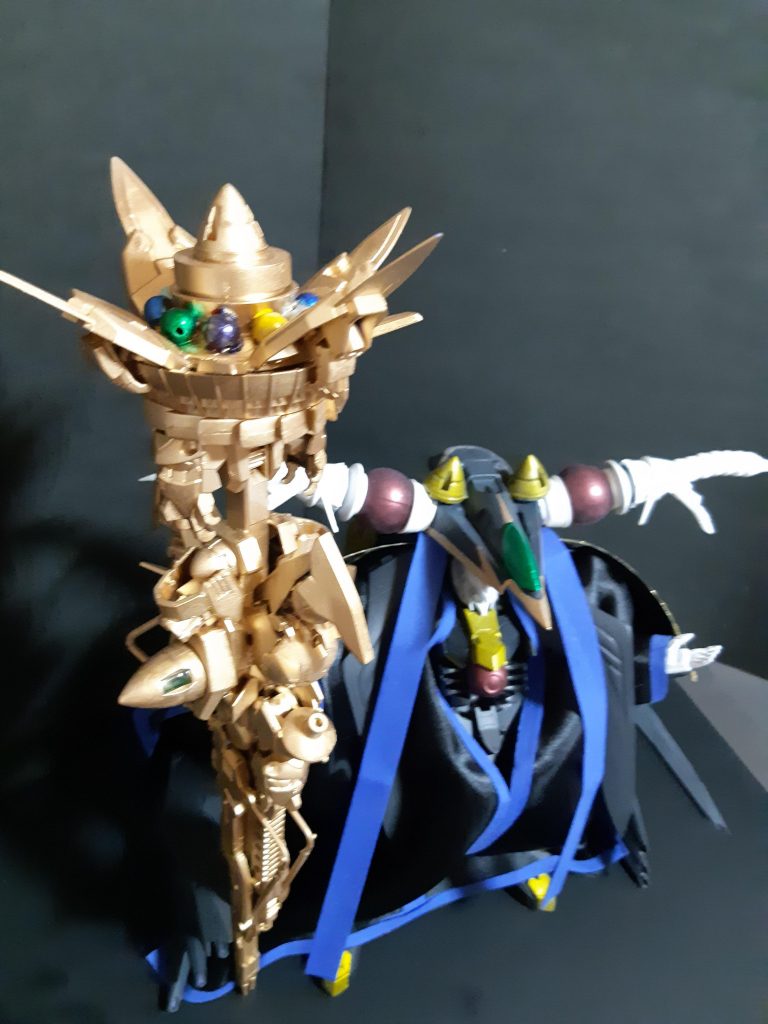 余ったジャンクパーツやら盛り盛りしてしまったスタッフ・オブ・アインズ・ウール・ゴウン。。。GNユニットを贅沢に5つも使ってしまいました。